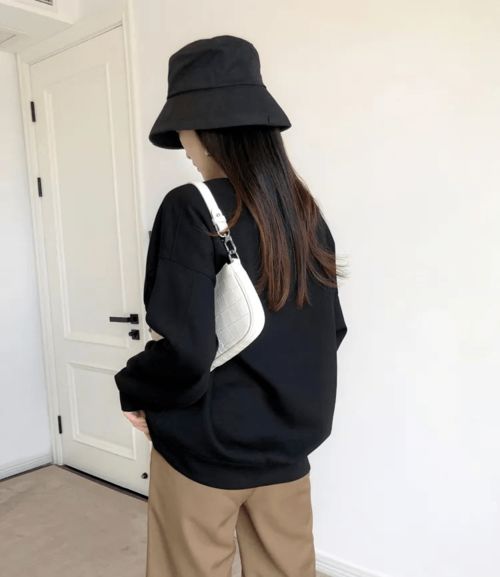 秋天穿這件衛衣好時髦——空氣層廓形真yyds，可甜可咸，男女同款